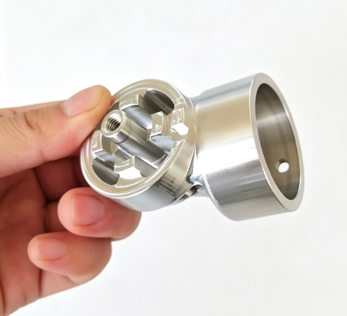 Internal protective chamber components of the instrument are manufactured through integral milling, ensuring high precision in their internal structure.